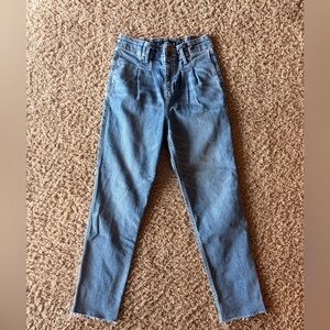 Hollister women’s curvy ultra high rise mom jean